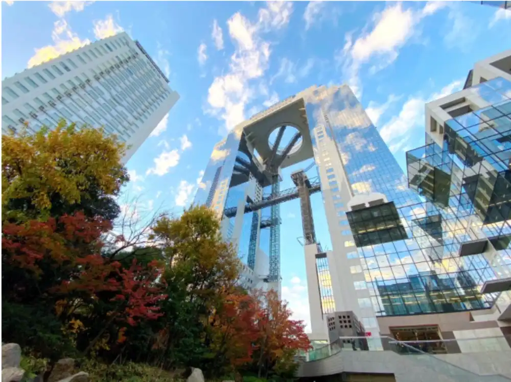 오사카 주유패스 입장권이 있으면 우메다 스카이 빌딩 공중정원 전망대를 무료로 입장 할 수 있습니다. 