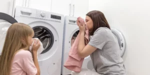 썸네일-세탁물-냄세-여성-어린여자-썸네일